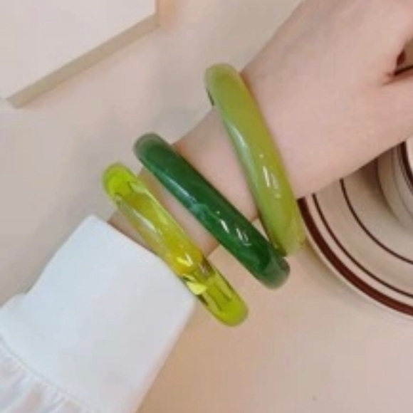 COPY - 3 PCS MINIMALIST ACRYLIC BRACELETS - Picture 3 of 8